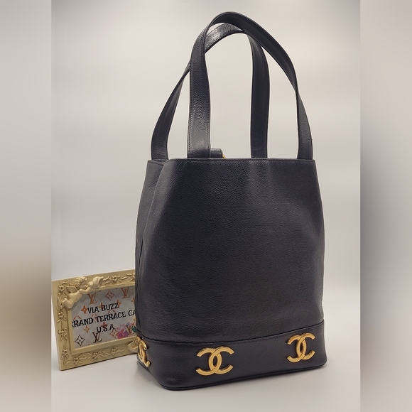 CHANEL Caviar Leather Vintage Bucket Bag with 6 1.7" CC Logo in 24K Gold Plated - Picture 4 of 13
